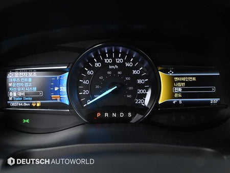Ford Explorer — photo 08