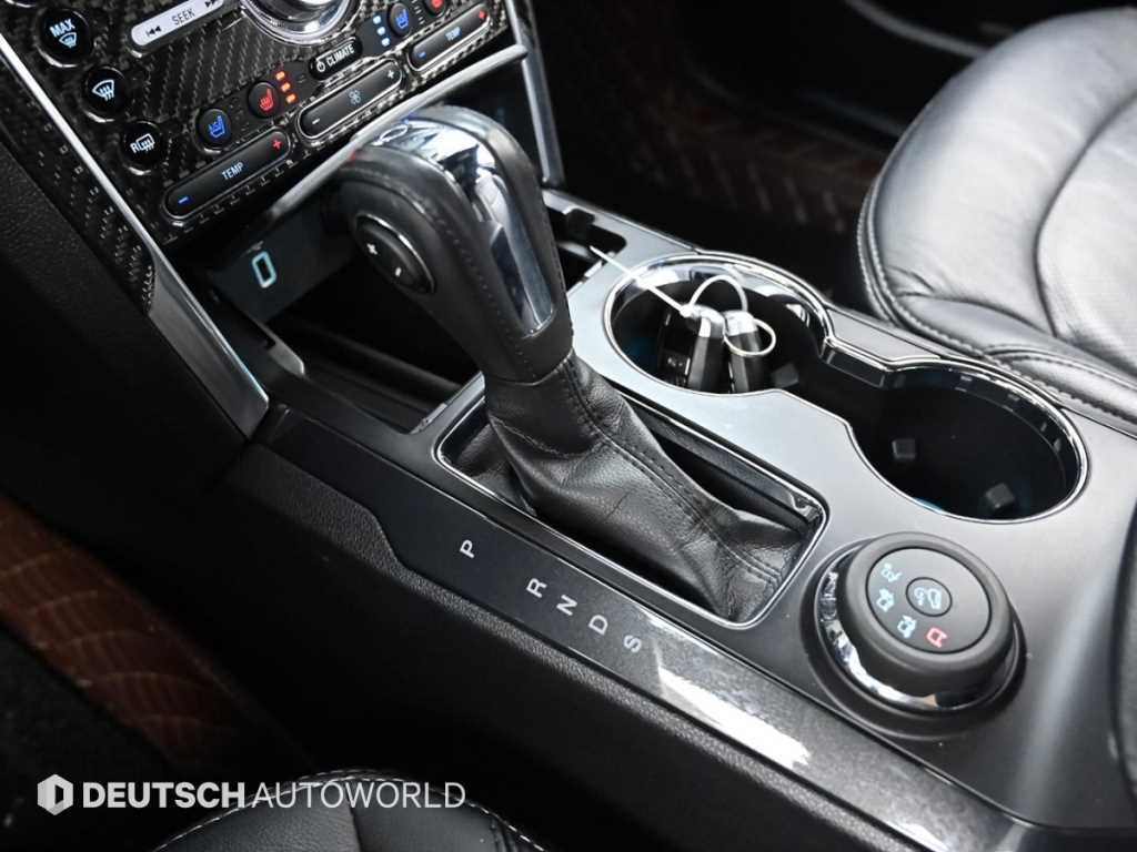 Ford Explorer — photo 09