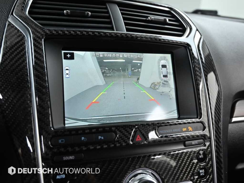 Ford Explorer — photo 15