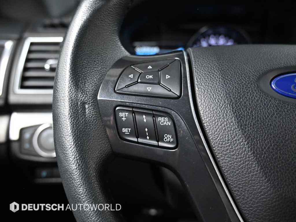 Ford Explorer — photo 16