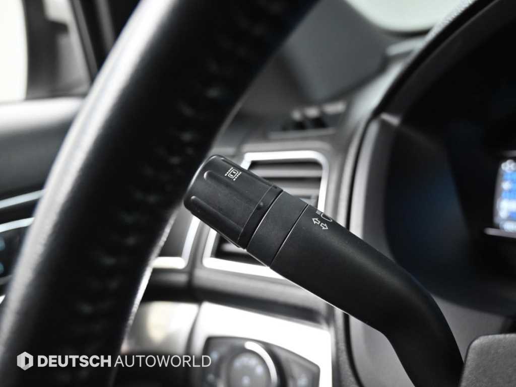 Ford Explorer — photo 17