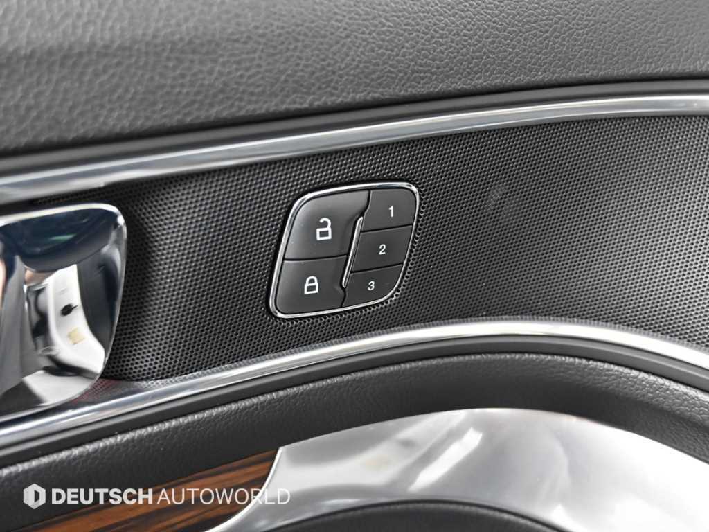 Ford Explorer — photo 18