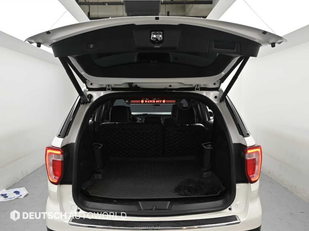 Ford Explorer — photo 20