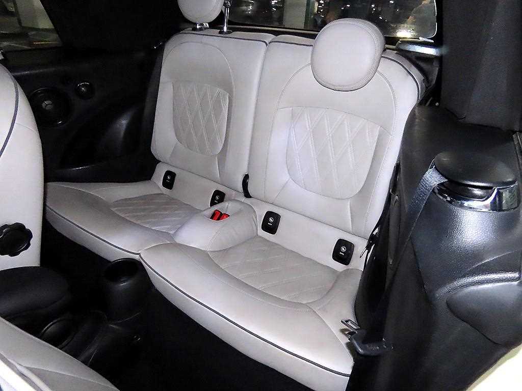 Mini Cooper Convertible — photo 09