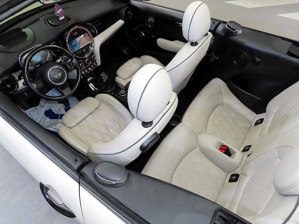 Mini Cooper Convertible — photo 10