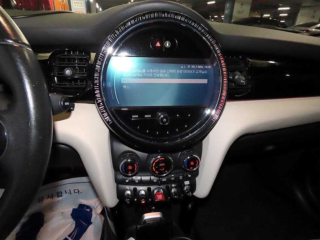 Mini Cooper Convertible — photo 14