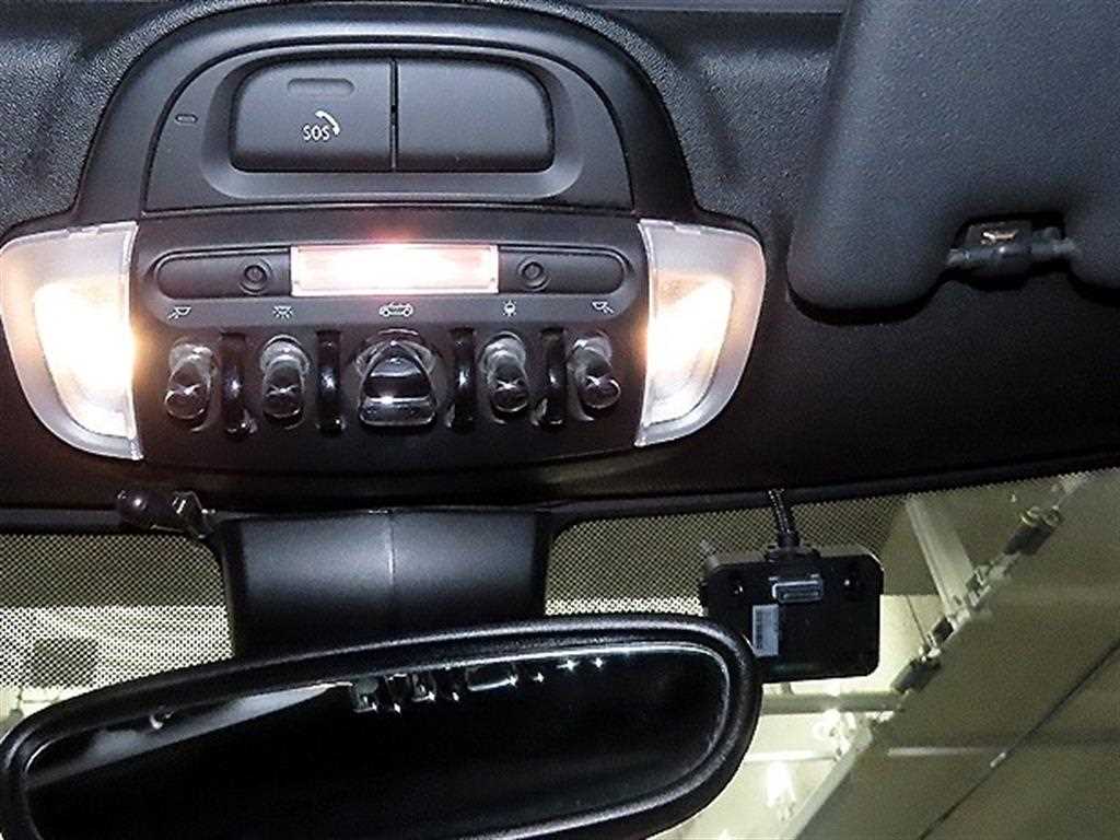 Mini Cooper Convertible — photo 17
