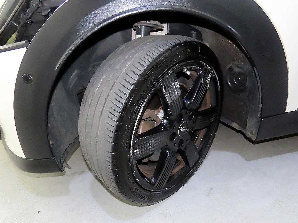 Mini Cooper Convertible — photo 20