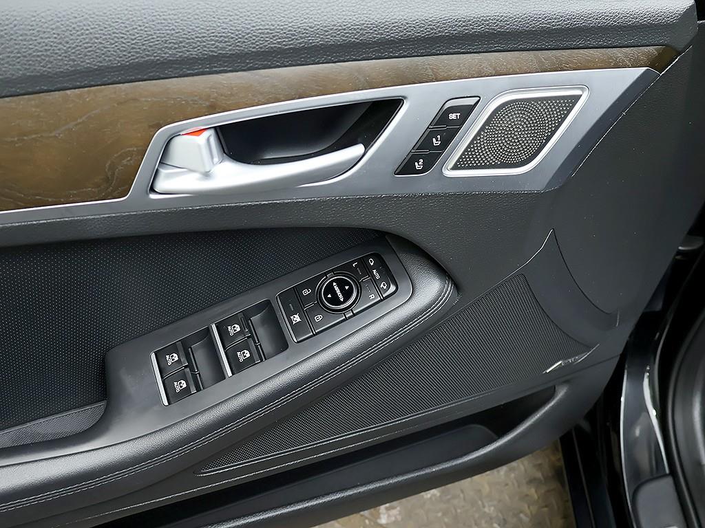 Genesis G80 — photo 13