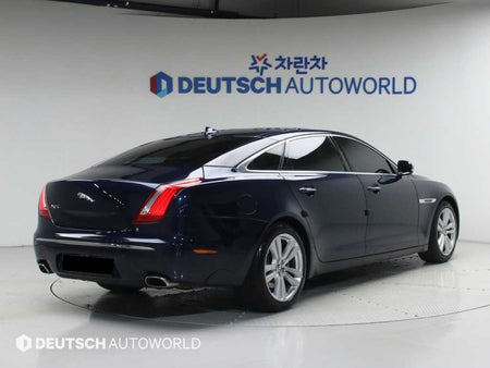 Jaguar XJ — photo 02