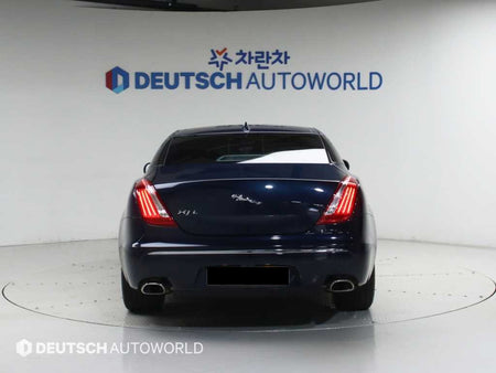 Jaguar XJ — photo 04