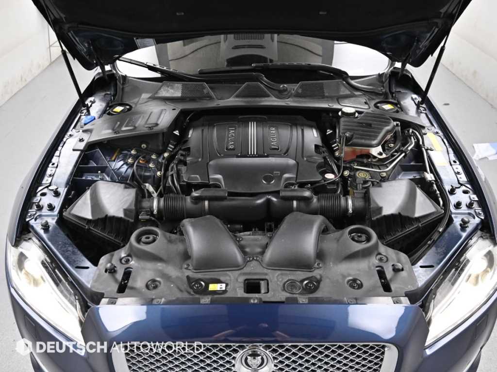 Jaguar XJ — photo 06