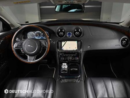 Jaguar XJ — photo 07