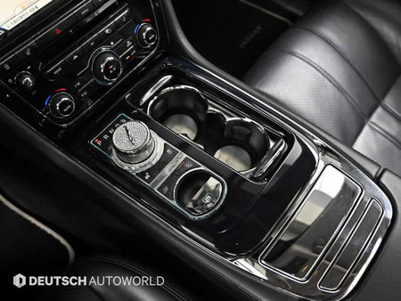 Jaguar XJ — photo 09