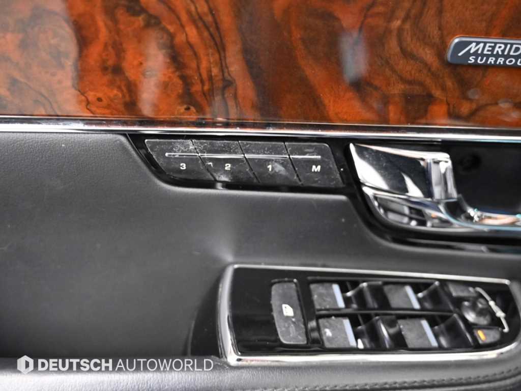 Jaguar XJ — photo 17