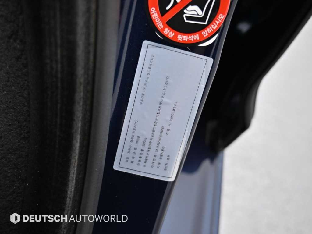 Jaguar XJ — photo 20