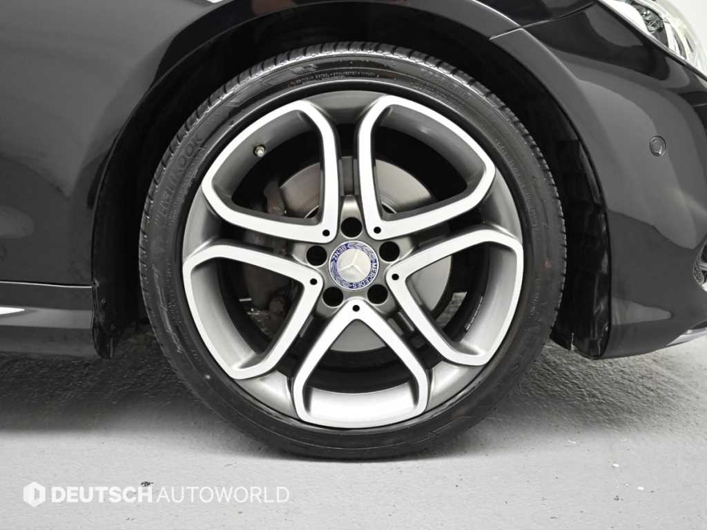 Mercedes-Benz E-Class — photo 05