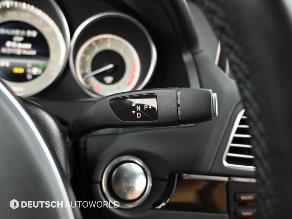 Mercedes-Benz E-Class — photo 09