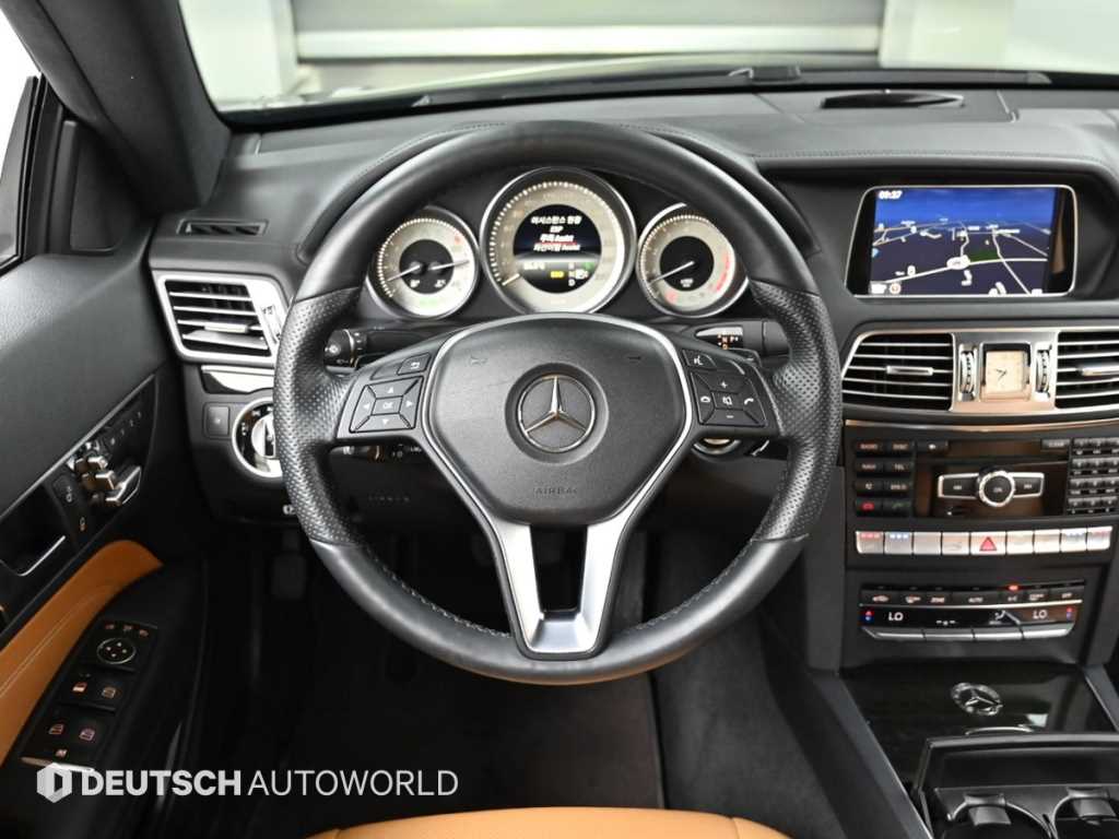 Mercedes-Benz E-Class — photo 13