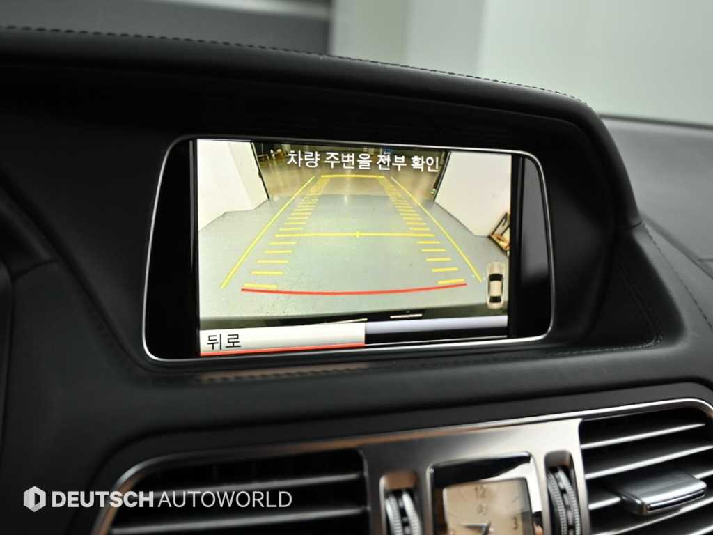 Mercedes-Benz E-Class — photo 15