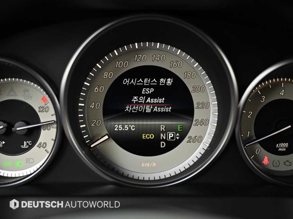 Mercedes-Benz E-Class — photo 17