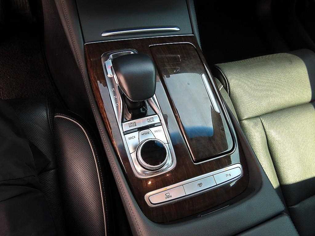 Kia K9 — photo 11
