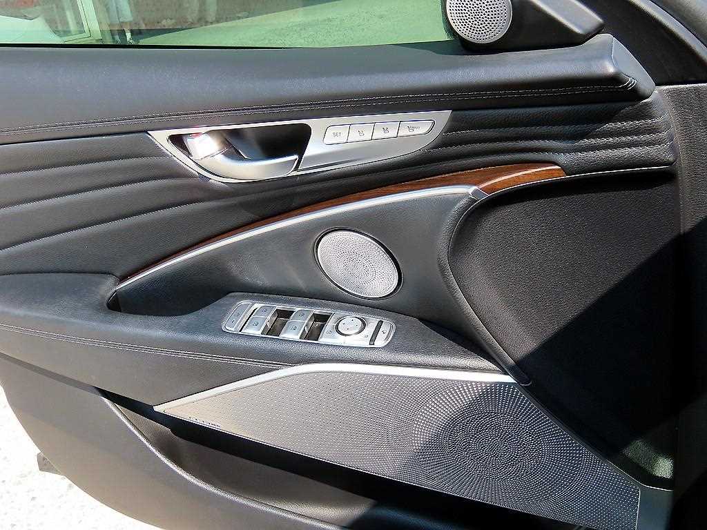 Kia K9 — photo 12