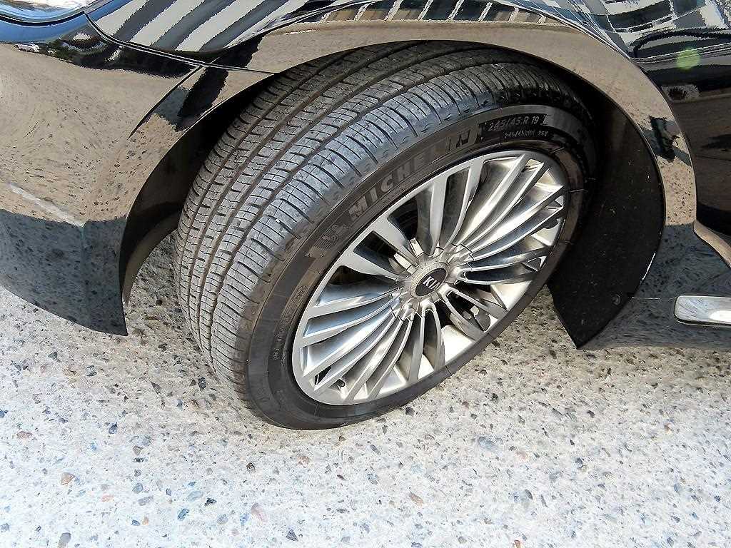 Kia K9 — photo 20