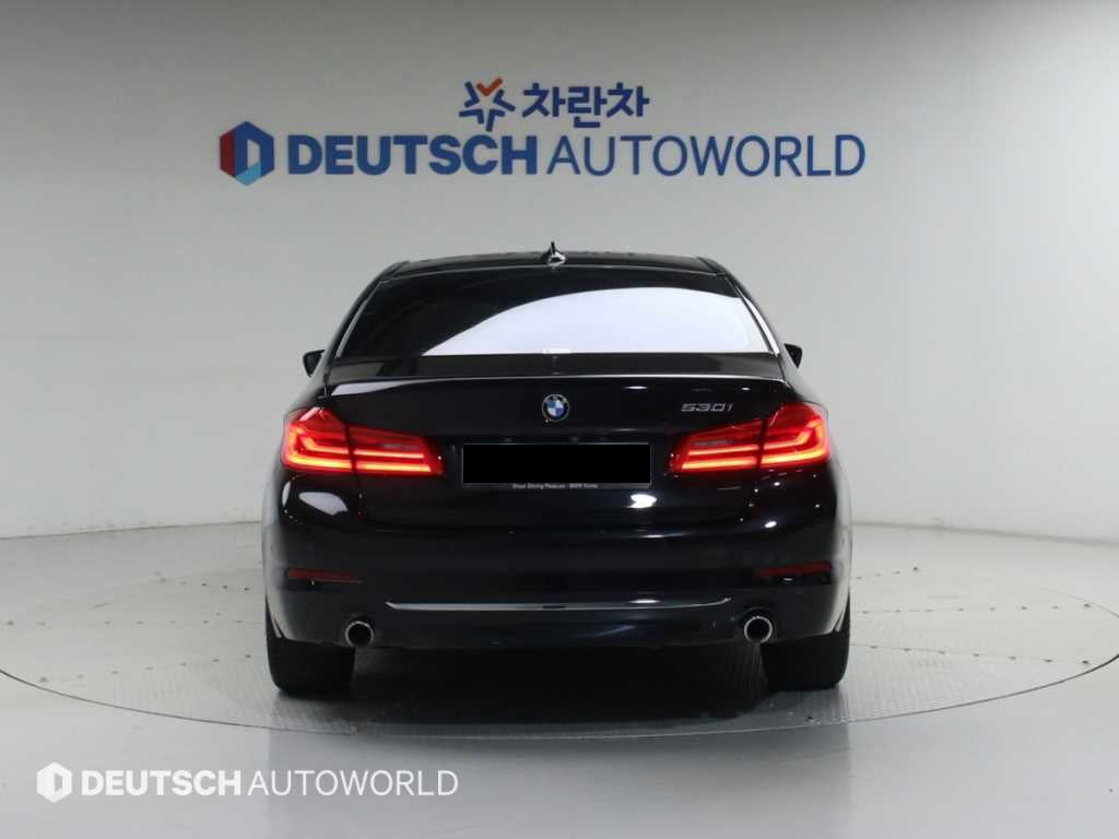 BMW 5-Series — photo 04