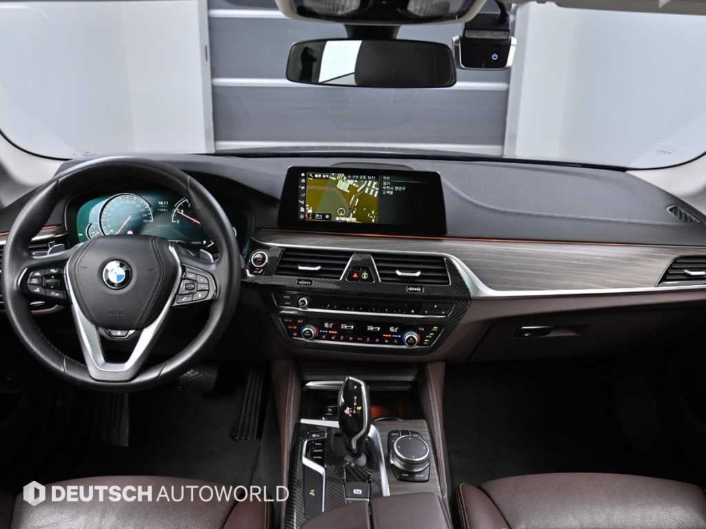BMW 5-Series — photo 07