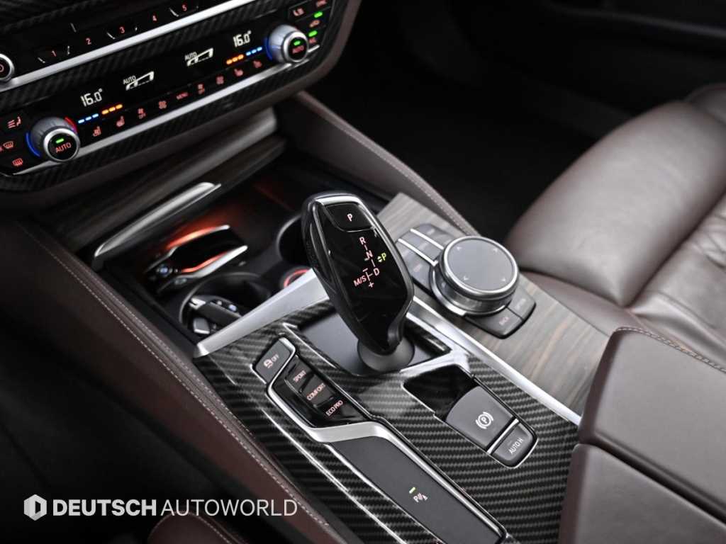 BMW 5-Series — photo 09