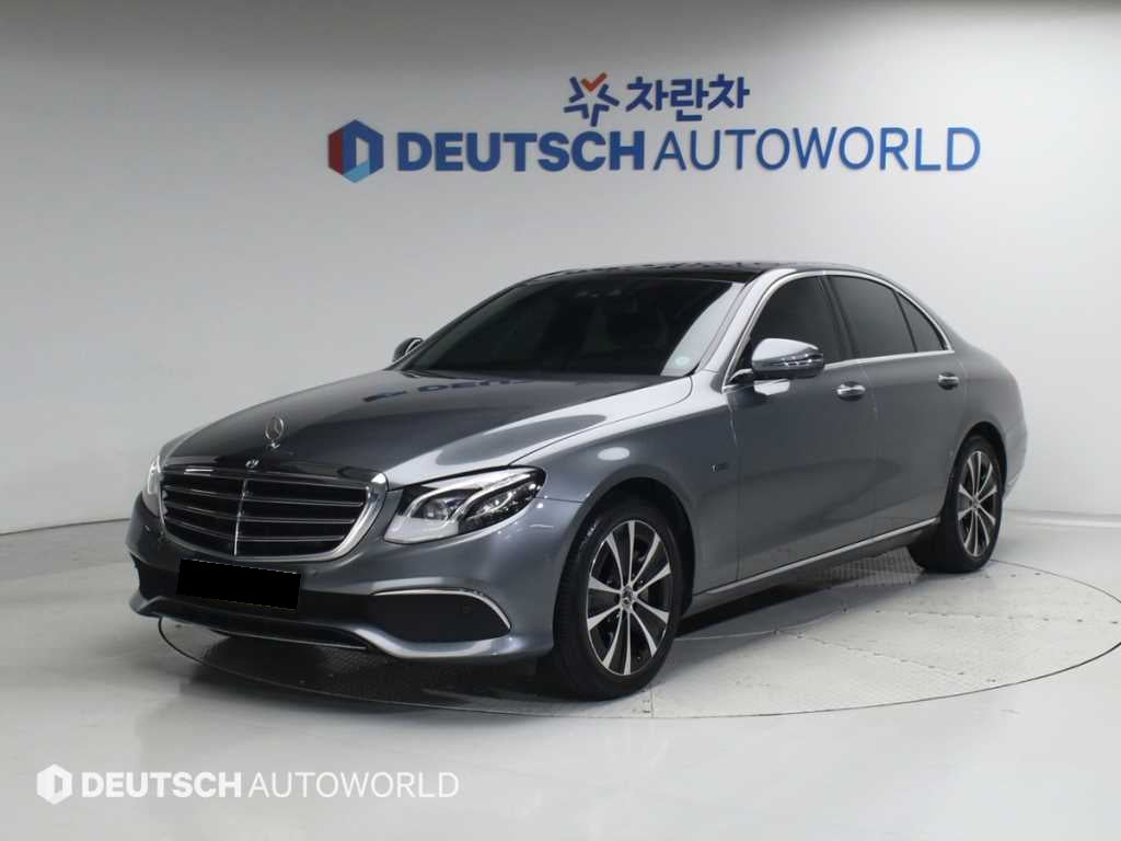 Mercedes-Benz E-Class — photo 01