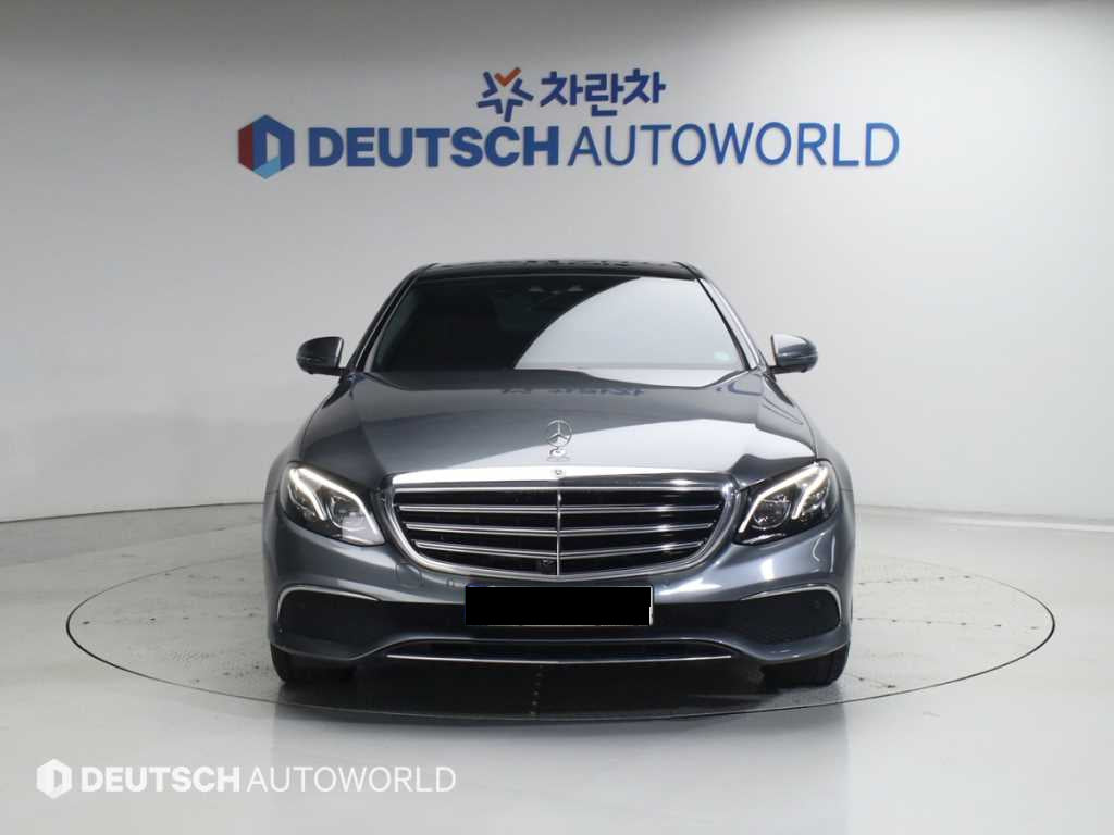 Mercedes-Benz E-Class — photo 03