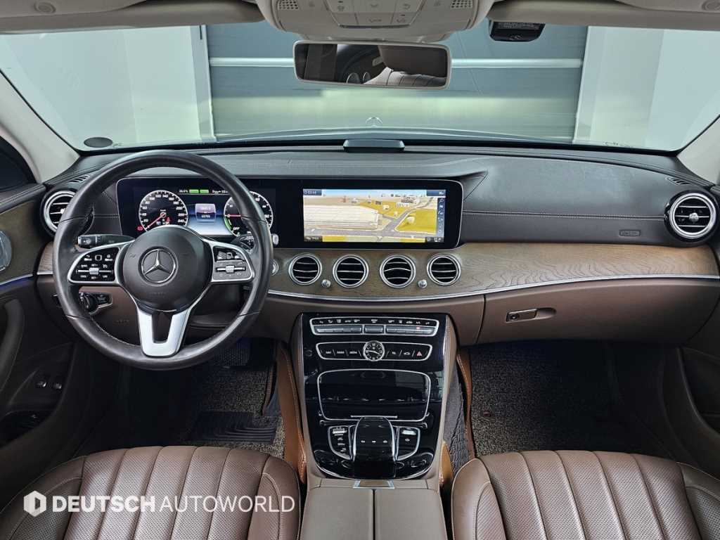 Mercedes-Benz E-Class — photo 07