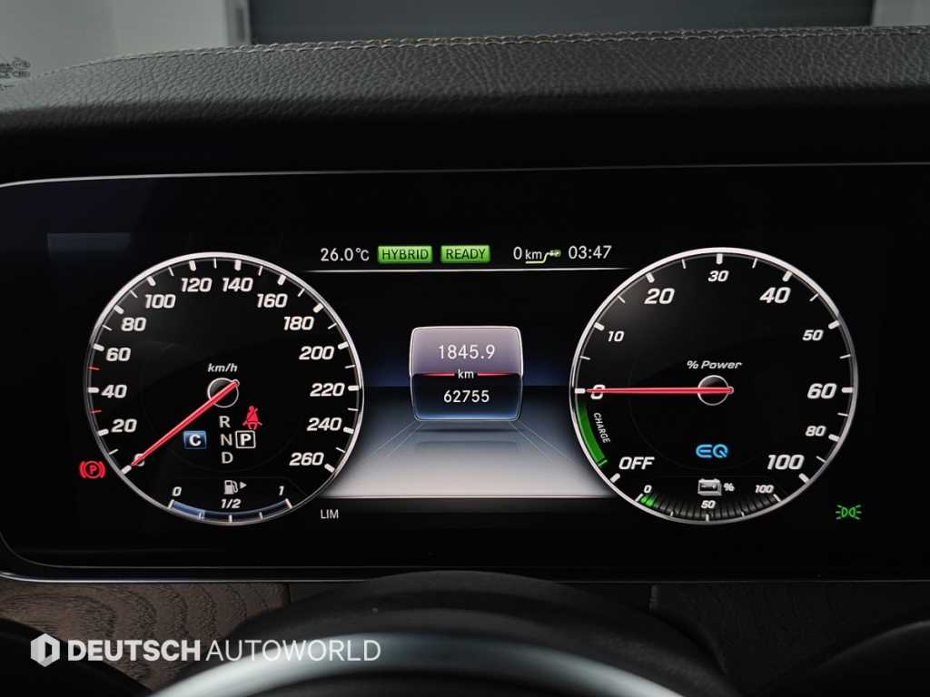 Mercedes-Benz E-Class — photo 08