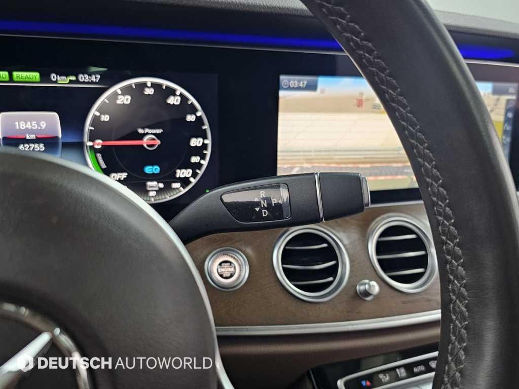 Mercedes-Benz E-Class — photo 09