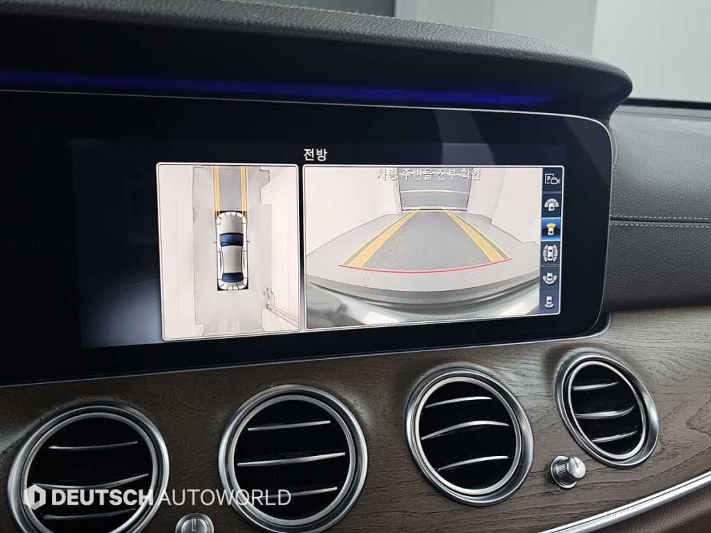 Mercedes-Benz E-Class — photo 15