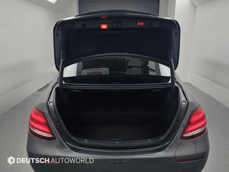 Mercedes-Benz E-Class — photo 19