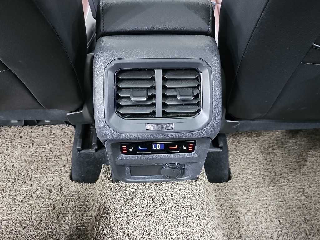 Volkswagen Tiguan — photo 13