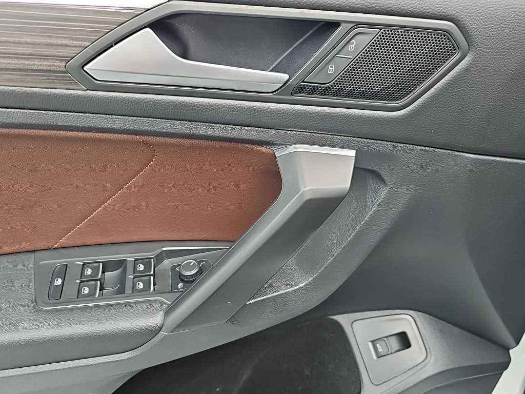 Volkswagen Tiguan — photo 17