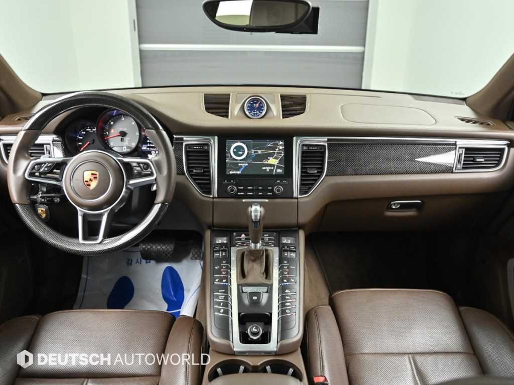 Porsche Macan — photo 07