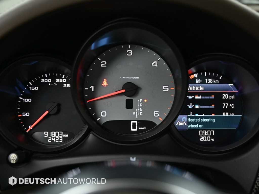 Porsche Macan — photo 08