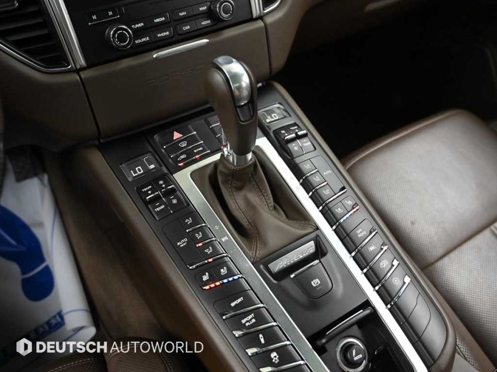 Porsche Macan — photo 09