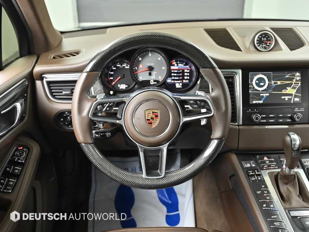 Porsche Macan — photo 13