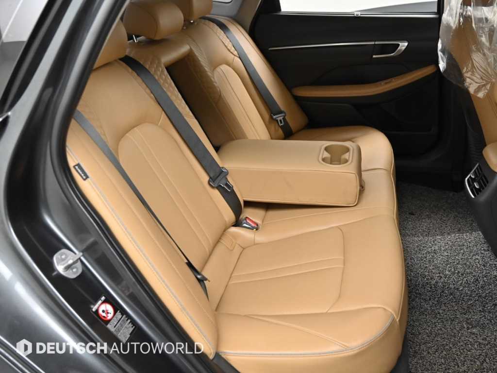 Hyundai Sonata — photo 12
