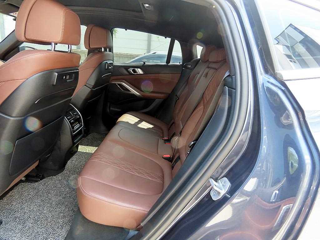 BMW X6 — photo 06