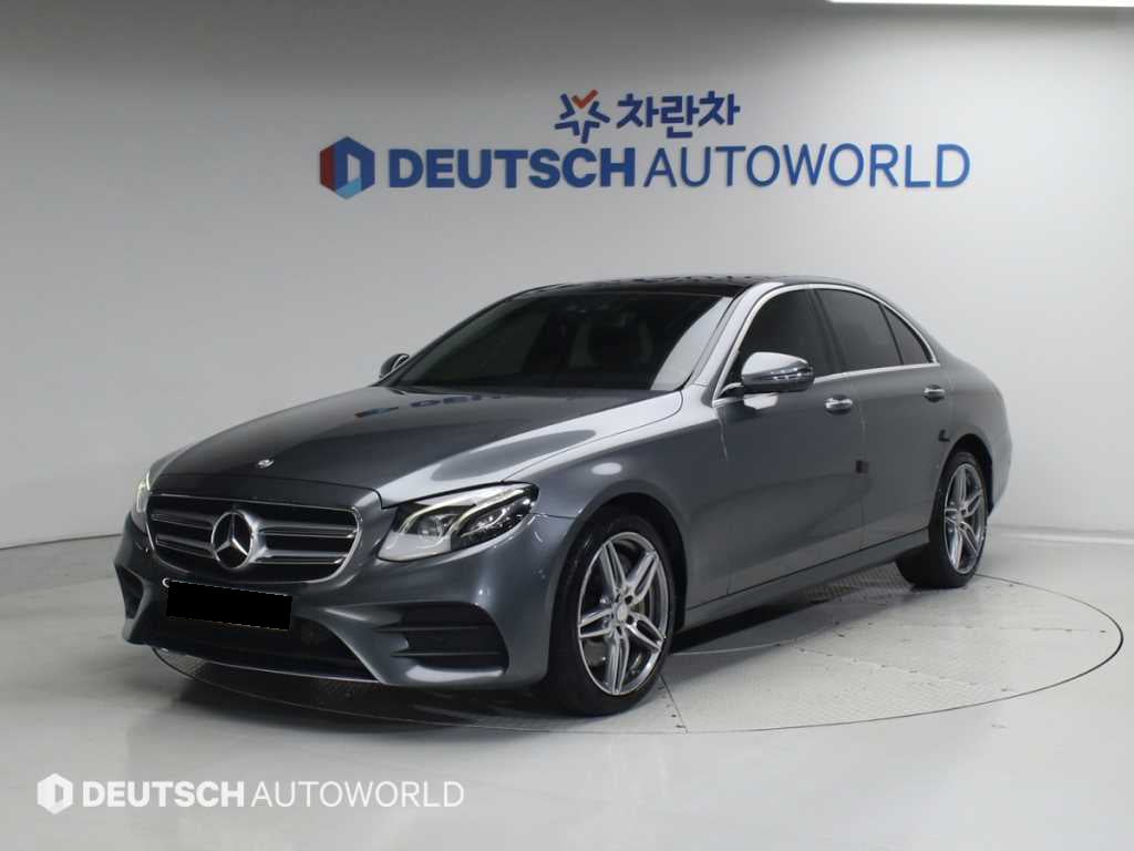 Mercedes-Benz E-Class — photo 01