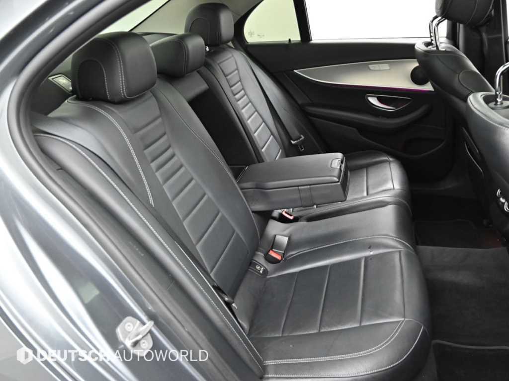 Mercedes-Benz E-Class — photo 12