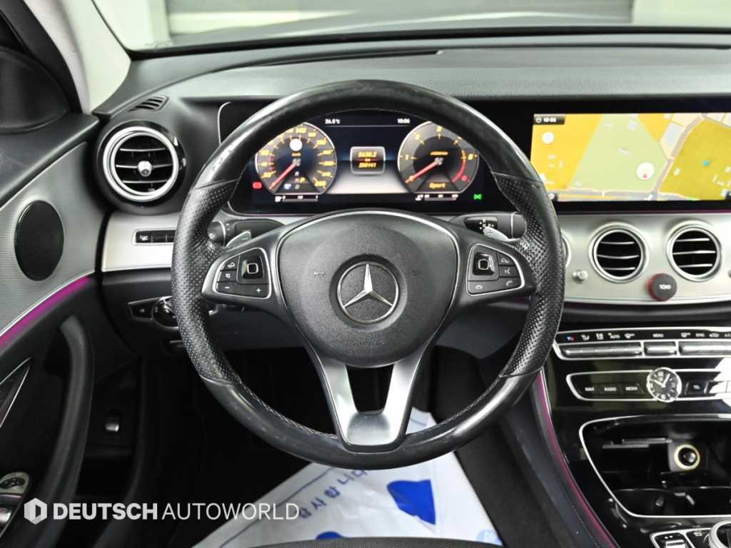 Mercedes-Benz E-Class — photo 13