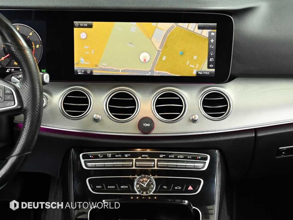 Mercedes-Benz E-Class — photo 14